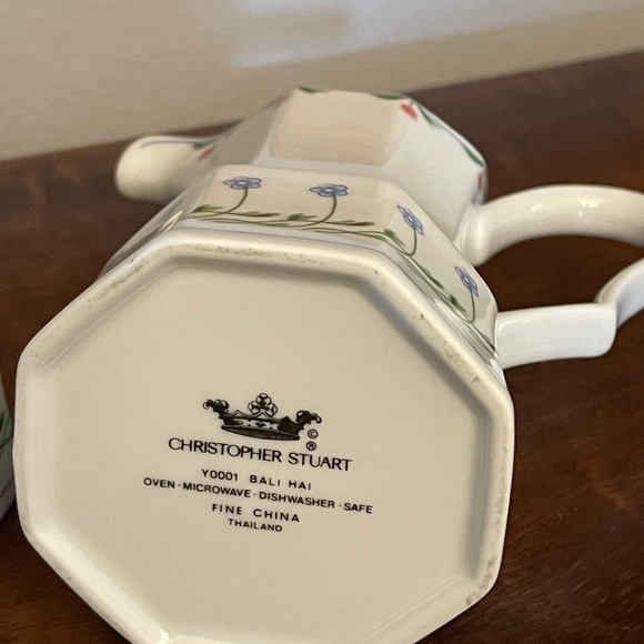 Christopher Stuart creamer and sugar bowl.  Spring flowers. - Picture 6 of 6